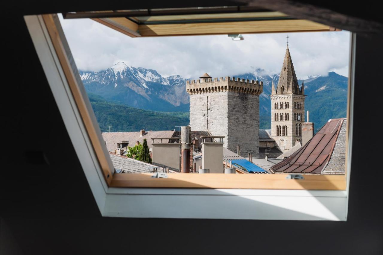 Logis - Hotel De La Mairie Embrun Exterior foto